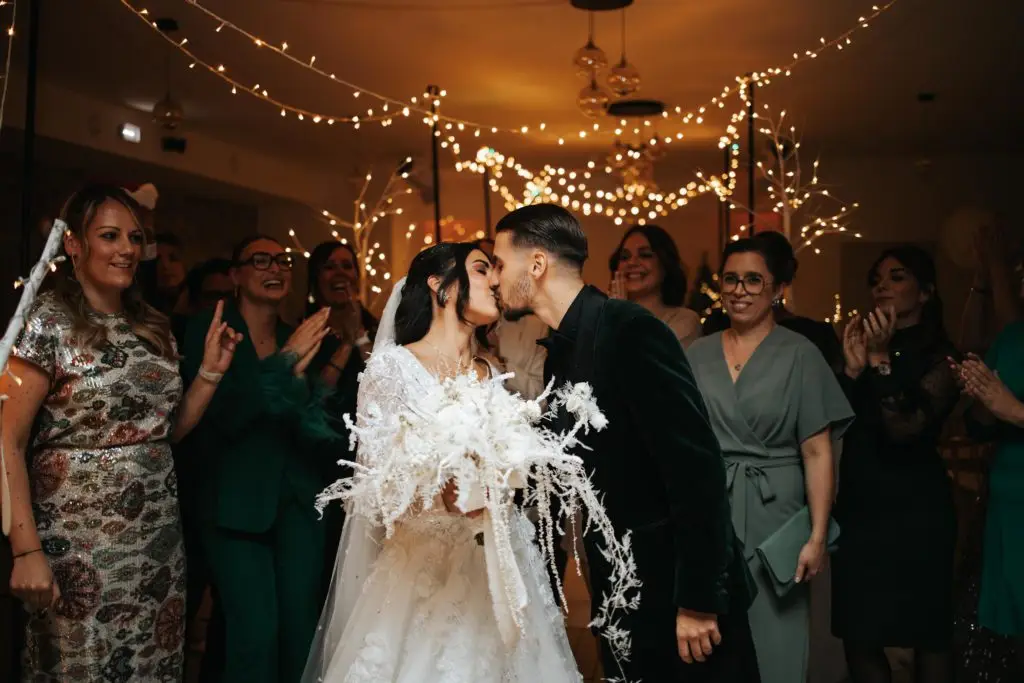 Baiser salle Henri Pont mariage hiver